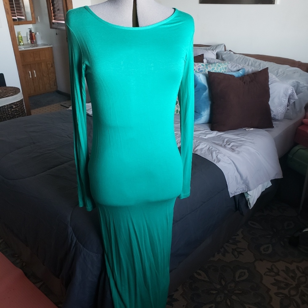 NWOT Simple Midi Dress